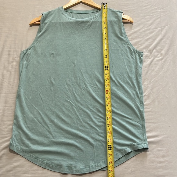 Lululemon tank - Picture 10 of 10